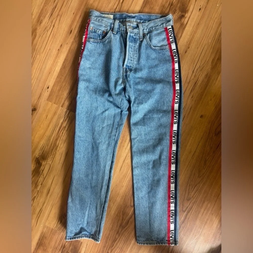 Levis 501 Crop Jeans - Picture 2 of 3